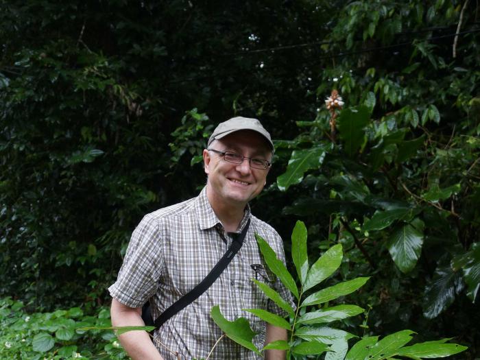 Prof. Gregor Kozlowski with Carya sinensis (Cuc Phuong National Park)